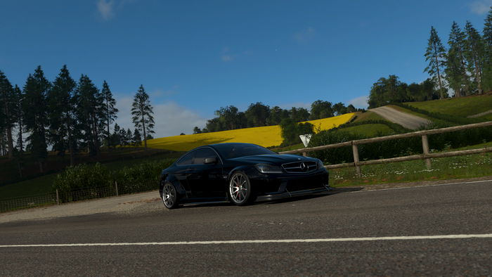 Black Mercedes-Benz C63 AMG Coupe in Forza Horizon 4