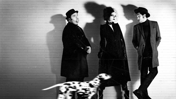 Cruella 4K with Dalmatian and Companions
