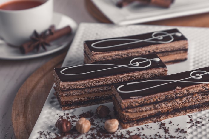 Chocolate cakes with hazelnuts and tea