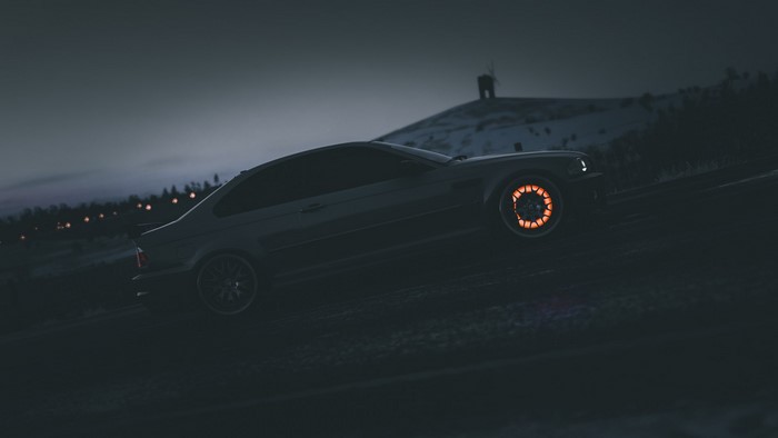 BMW M3 E46 with glowing brakes in Forza Horizon 4