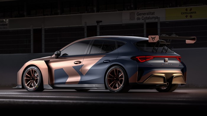 4K Cupra Leon race car on track