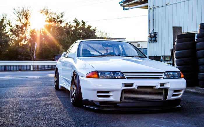4K White Nissan Skyline R32 Front Angle View