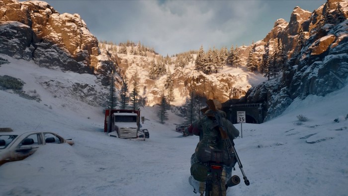 Days Gone: Snow-covered mountains and a tunnel