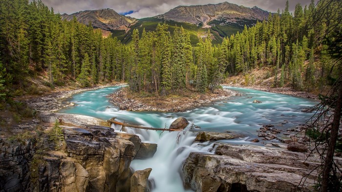 Sunwapta Falls, Jasper National Park, Alberta, Canada