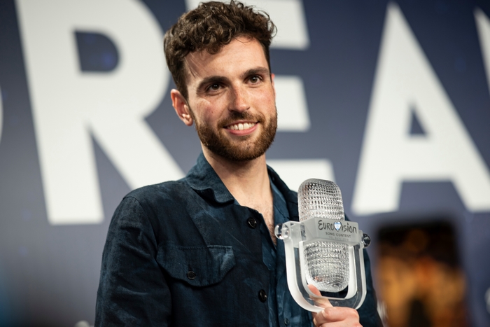 Duncan Laurence holding a Eurovision Song Contest trophy