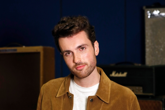 Duncan Laurence in front of Marshall amplifiers