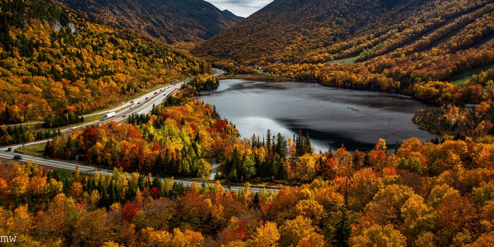 4K Fall Foliage at Echo Lake, Franconia Notch, New Hampshire