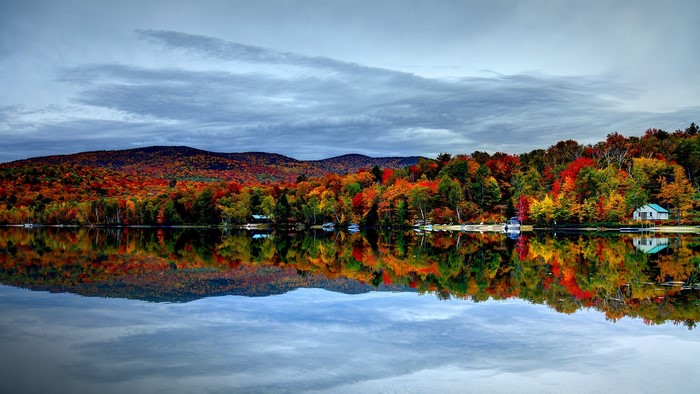 Autumn forest reflection on a calm lake in the White Mountains