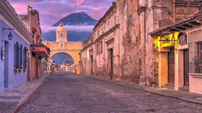 Arch of Santa Catalina, Antigua Guatemala, Volcano