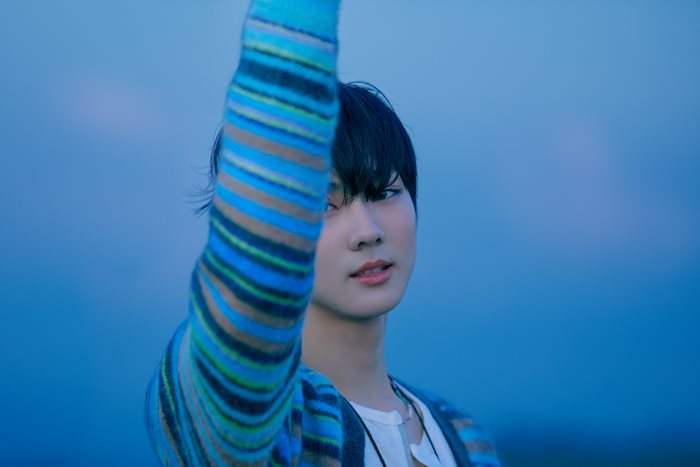 Jungwon ENHYPEN with arm raised
