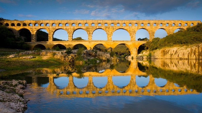 Pont du Gard aqueduct reflected in water
