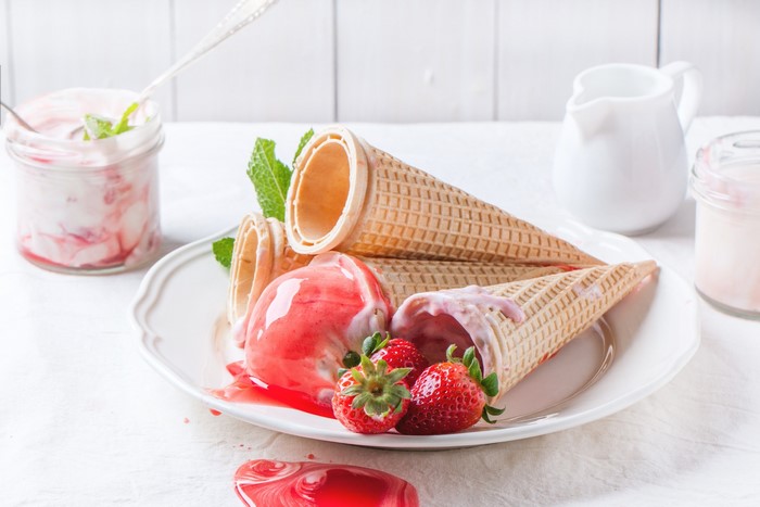 Strawberry ice cream cones with fresh strawberries and mint