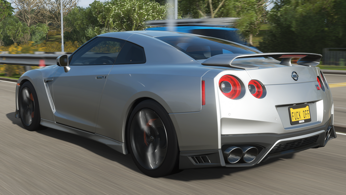 Silver Nissan GT-R in Forza Horizon 4