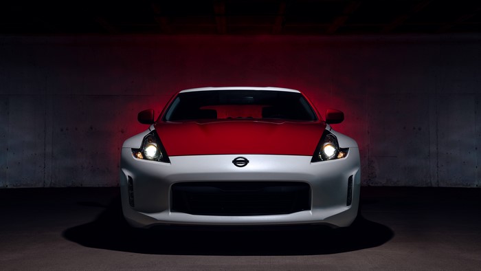 4K frontal view of a white Nissan 370Z with red hood