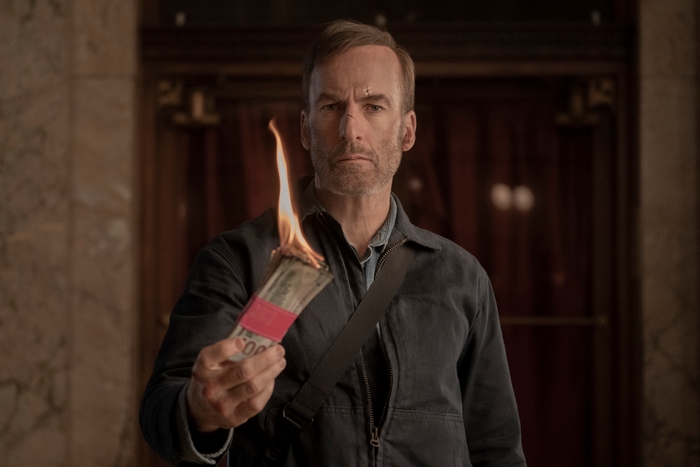 Nobody 4K: Bob Odenkirk burning money