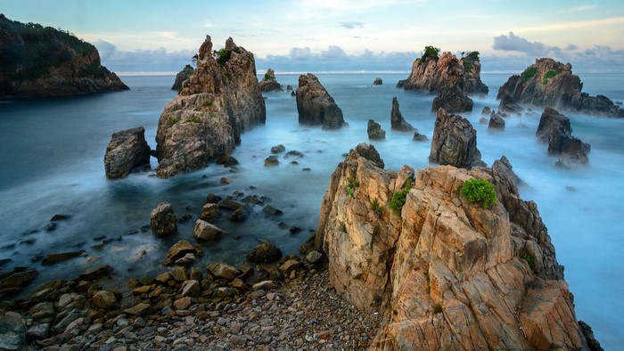 Gigi Hiu Rocks, Sumatra, Indonesia