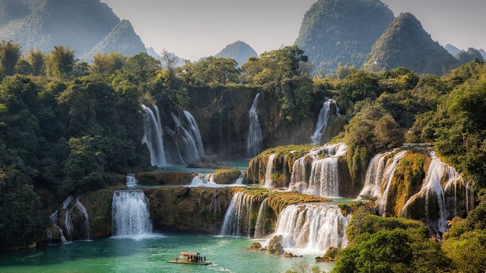 Detian Falls on Quây Sơn River, China-Vietnam border