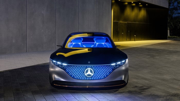 Mercedes-Benz Vision EQS concept car frontal view