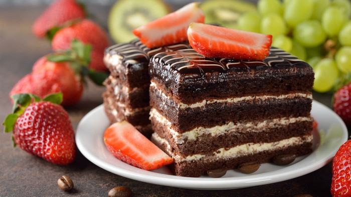 Chocolate cake with strawberries and grapes