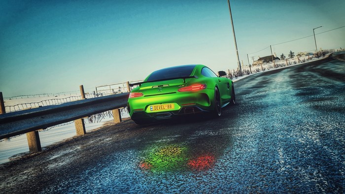 Green Mercedes-AMG GT R on a Wet Road in Forza Horizon 4