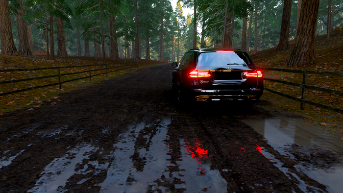 4K Forza Horizon 4 Mercedes-Benz E-Class on muddy road
