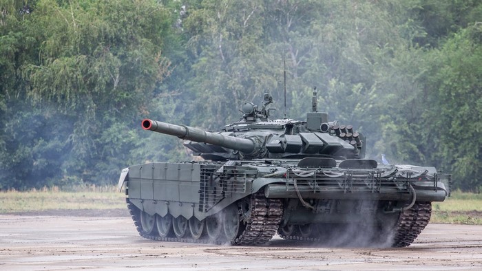 Russian T-90 tank in a field