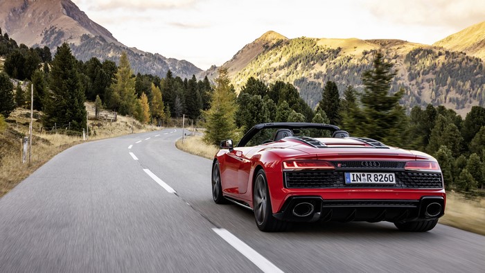 4K Audi R8 V10 Convertible on Mountain Road