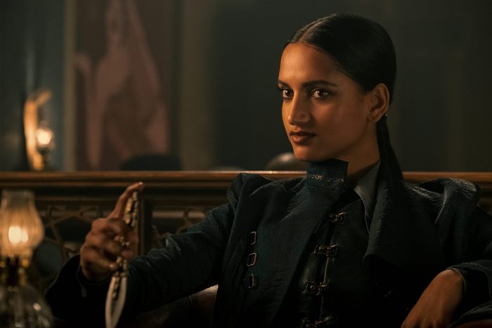 Inej Ghafa holding a dagger