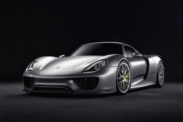 Silver Porsche 918 Spyder sports car