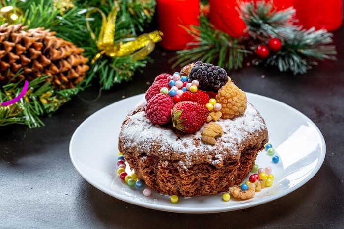 Christmas cake with berries and sprinkles