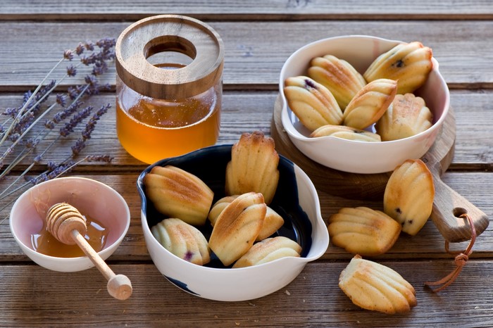 Madeleines with honey and lavender
