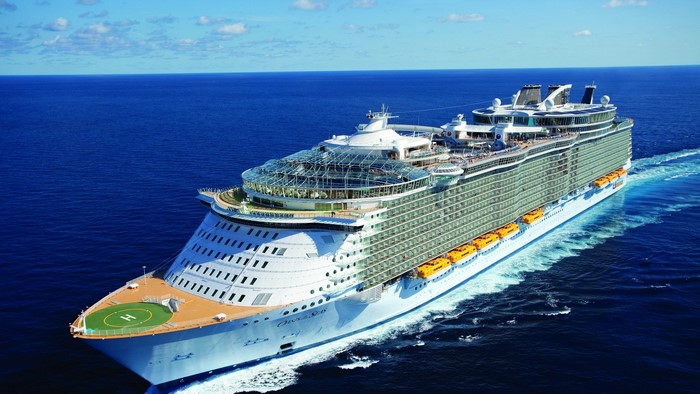 Oasis of the Seas cruise ship sailing on the ocean