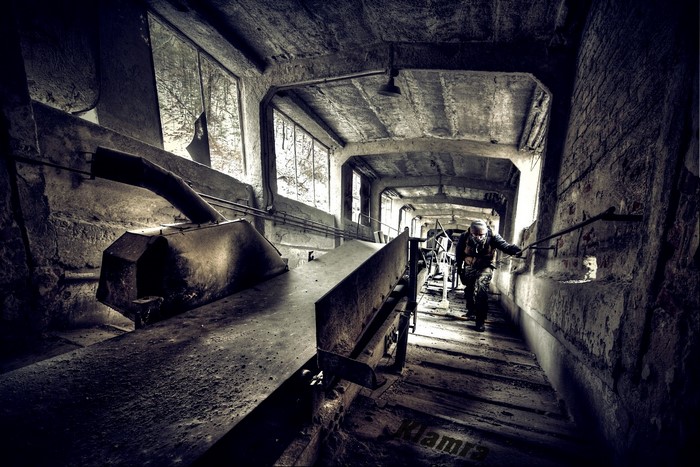 Stalker from Warframe in abandoned factory in Poland
