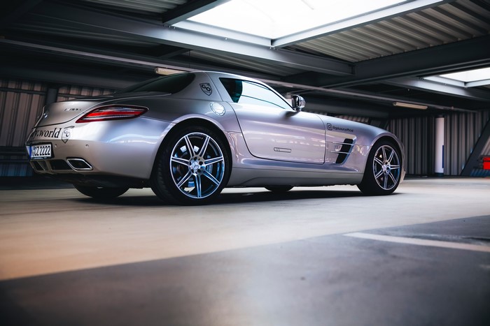 4K Mercedes-Benz SLS AMG in parking garage