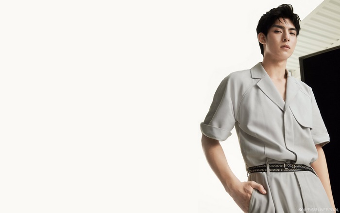 Wang Hao Xuan in a light grey suit