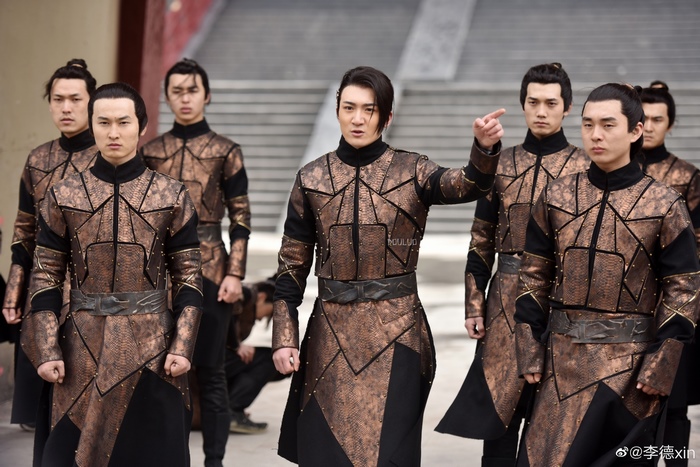 Douluo Continent characters in ornate armor