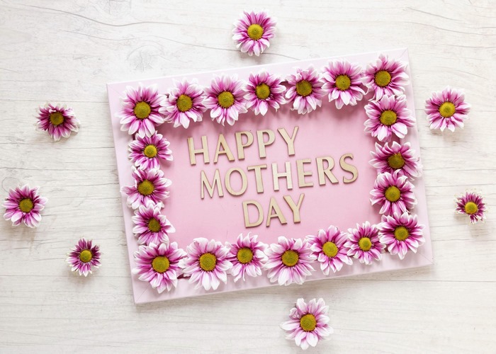 Happy Mothers Day Sign with Pink Flowers