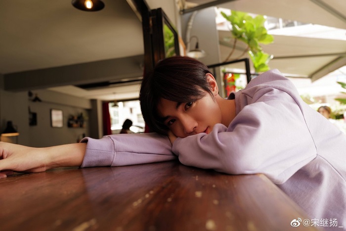 Song Ji Yang resting his head on a wooden table