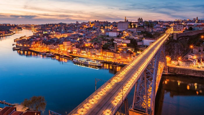 Dom Luís I Bridge over the Douro River in Porto, Portugal