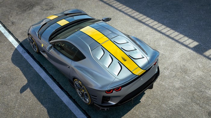 Ferrari 812 Superfast 4K with Yellow Stripes