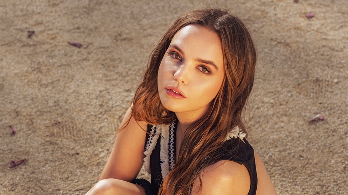 Bailee Madison 4K