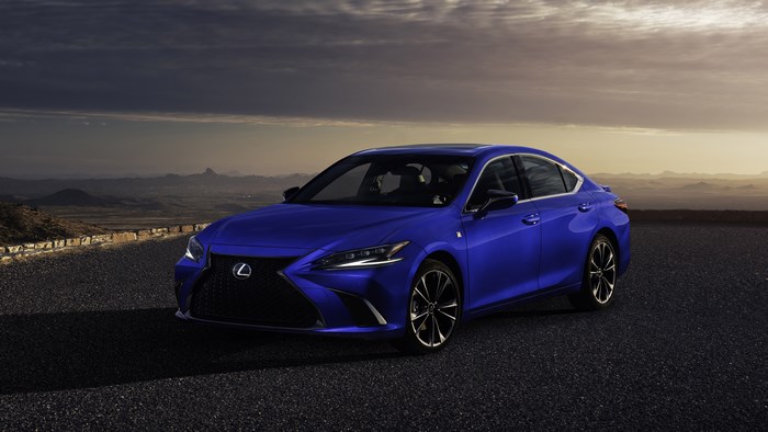 Blue Lexus ES F Sport 4K