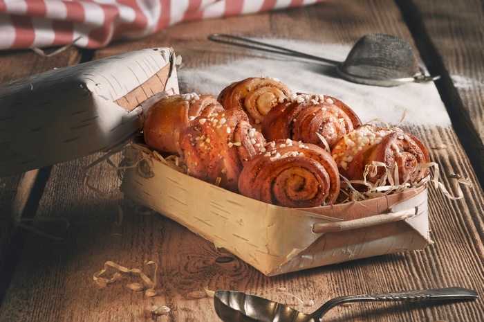 Cinnamon buns in a birch bark box