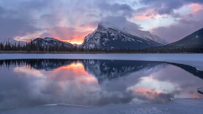 Mount Rundle at Dawn, Banff National Park 4K