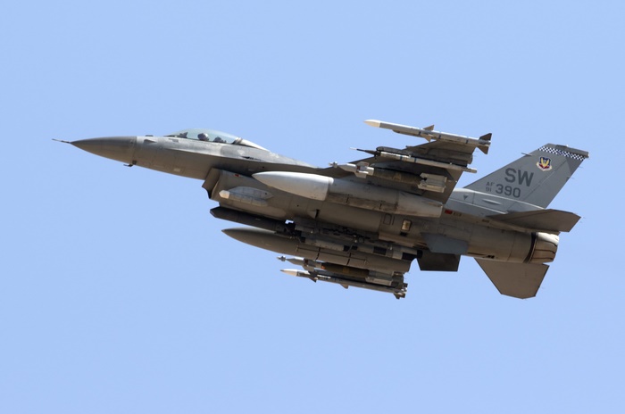 General Dynamics F-16 Fighting Falcon in flight