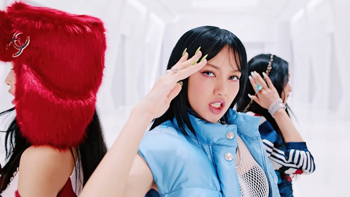 BLACKPINK Lisa in a blue vest and red hat 4K