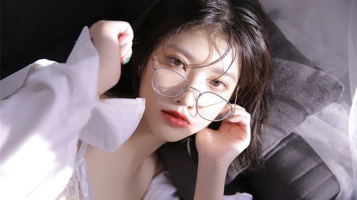 Beautiful Asian Girl Wearing Glasses 4K