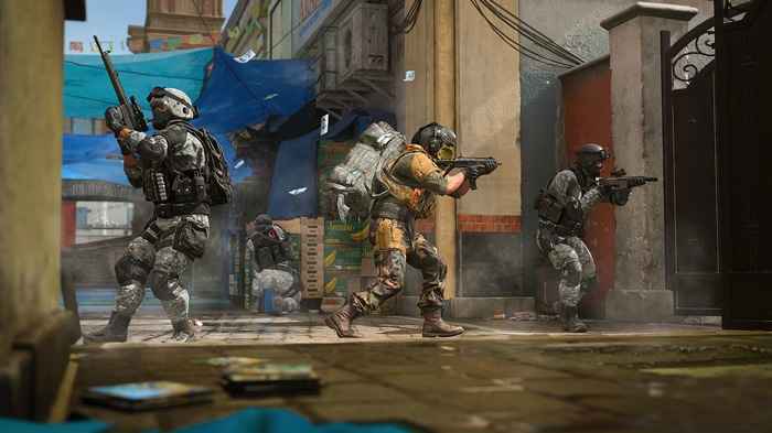Call of Duty: Modern Warfare 2 soldiers in alley