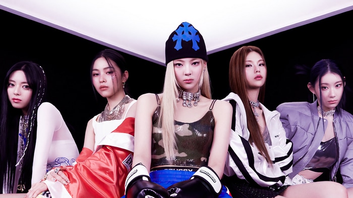 ITZY members Lia, Ryujin, Yeji, Yuna, and Chaeryeong in 4K