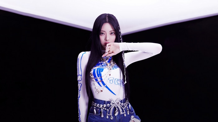Yuna from ITZY in KILL MY DOUBT concept